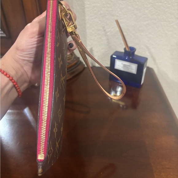 Louis Vuitton Pink and Monogram neverfull pouch - Picture 8 of 9